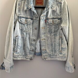 Levi's Classic Light Blue Denim Trucker Jacket